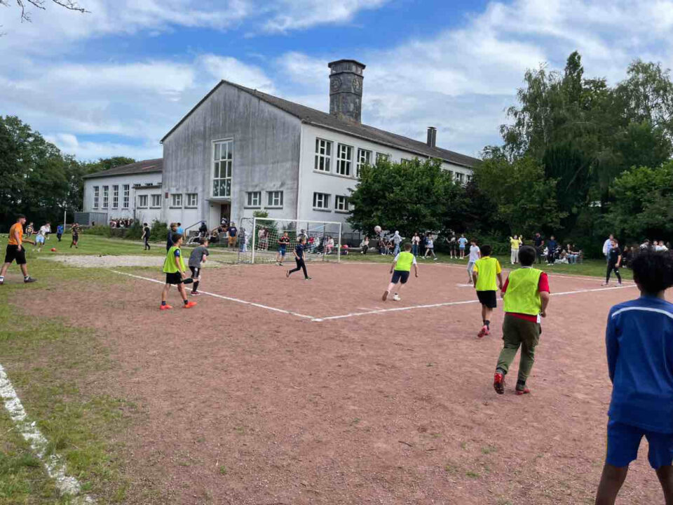 Kinder beim Fußball